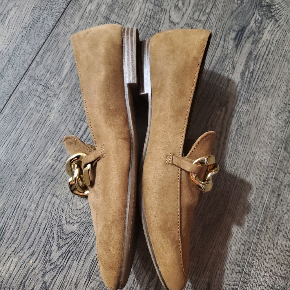 Madden NYC- Chic Tan Loafers with Gold Chain Detail - Picture 7 of 15